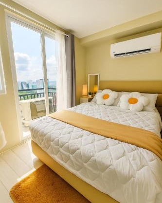 Condo near Ayala Mall Cebu & IT Park - Sea and City View with Balcony