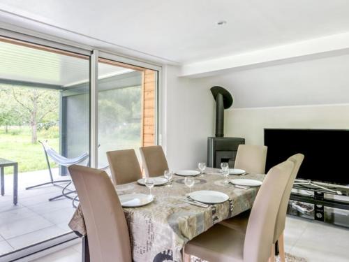 Confortable Appartement 3 Chambres avec Poêle à Bois - API-1-52-639