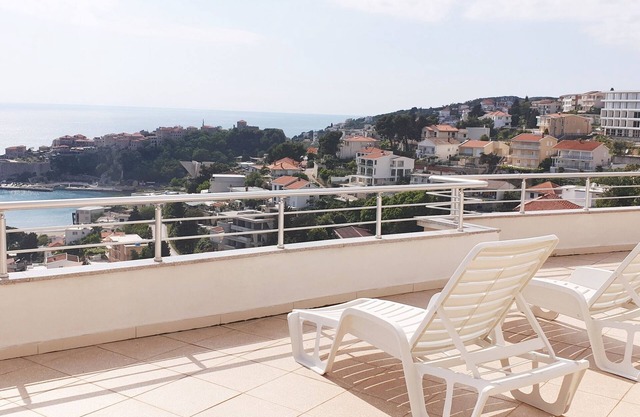 Connected 2 double studios with sea view