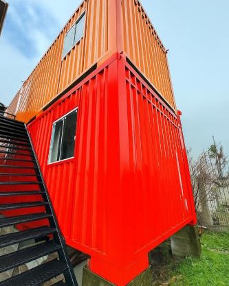 Container 260