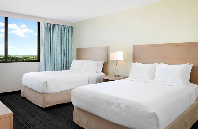 Contemporary and Spacious Room! W/ Bay View!