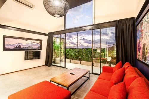 Contemporary Loft 200m From Canggu Shoreline