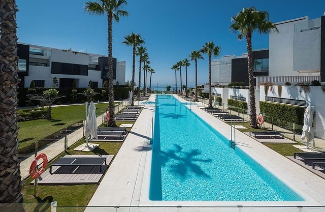 Contemporary luxurious townhouse with Sea views