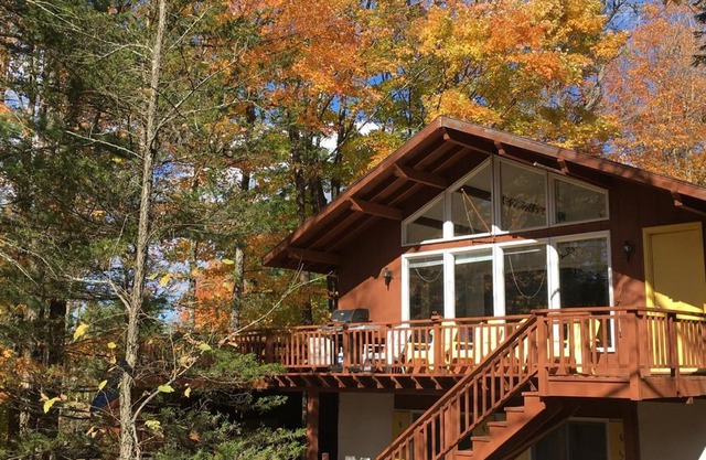 Contemporary Magic Mountain Chalet Close to Skiing, Hiking, Fun