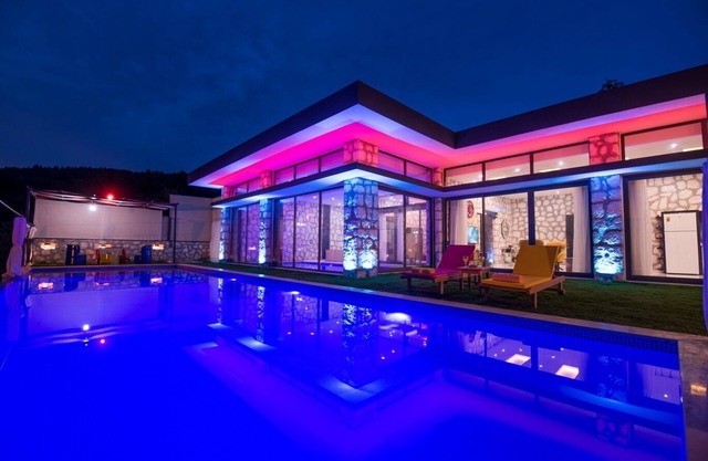 Contemporary Style Honeymoon Villa with Secluded Pool and Heated Indoor Pool