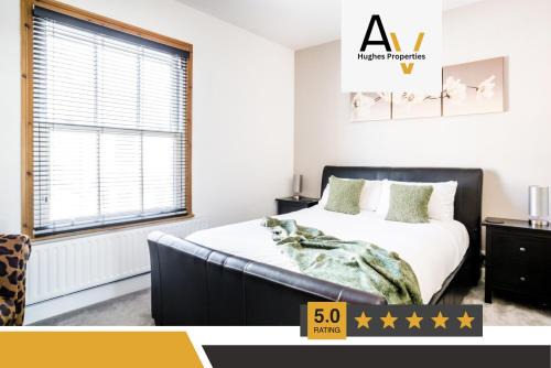 Contemporary Two-Bedroom House - Free Wi-Fi, Garden, Free Parking, Ideal for Extended Stays By AV Hughes Properties