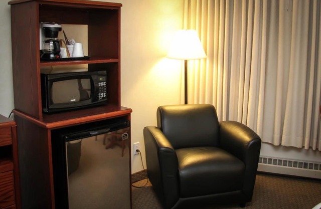 Continental Inn & Suites