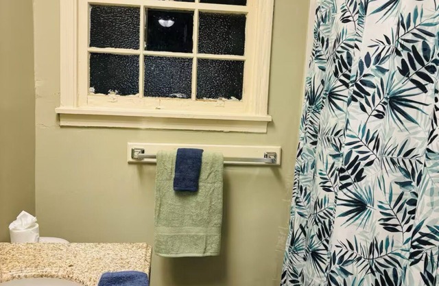 Contractor Special -All the basic necessities in this quaint home in mid city