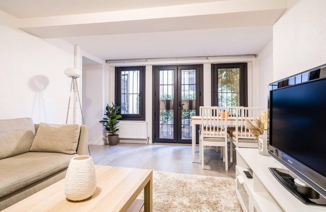 Convenient Flat w Garden 10 min to Galataport