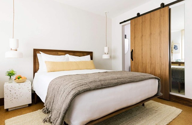 Conveniently Located To Excellent Transportation! Pool, Near Metro Station!