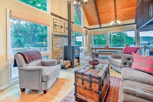 Conway Area Chalet with Mountain Views and Fire Pit!