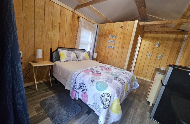 Cool cabin with AC in Kelso