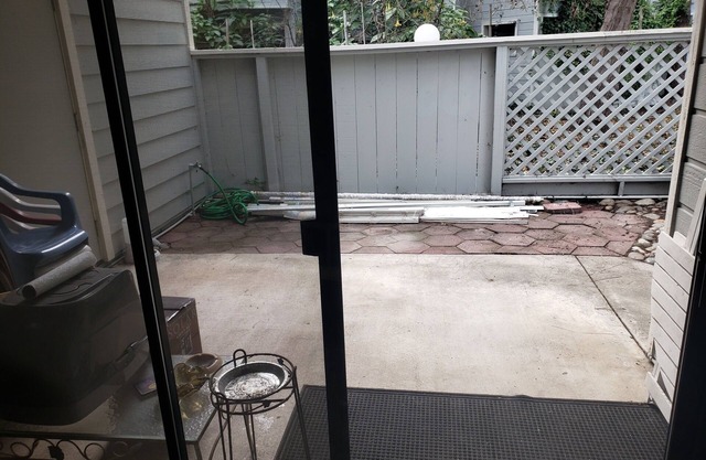 Cool condo a mile from New Brighton, two miles from Capitola Beach.