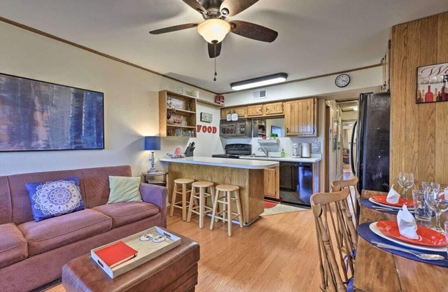 Cool Waterfront*COMAL*POOL*HTUB - WALK TO DWNTN - TUBES INCL