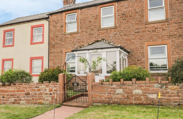 COOMBS VIEW, pet friendly, with open fire in Armathwaite