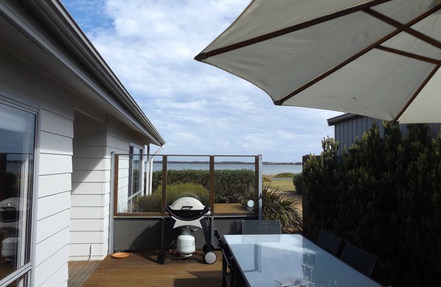 Coorong Waterfront Retreat