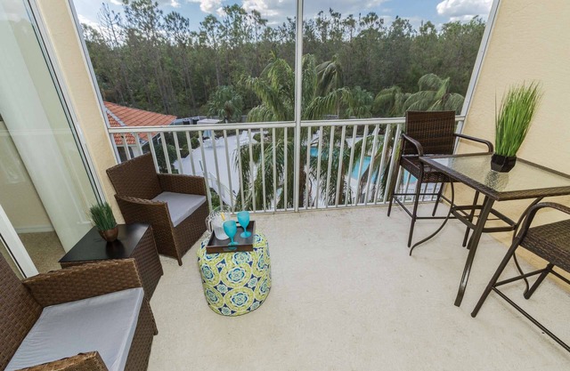 Coral Falls 3rd flr. condo w/incredible pool views from private screened lanai (bldg. w/elevator)