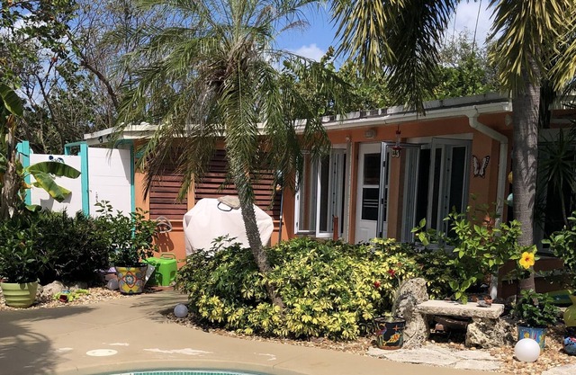 Coral Palms -Secluded tropical oasis pool and dock
