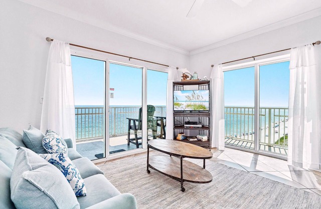 Corner Beachfront 3BR, Panoramic Gulf Views, Heated Indoor/Outdoor Pool, Hot Tub