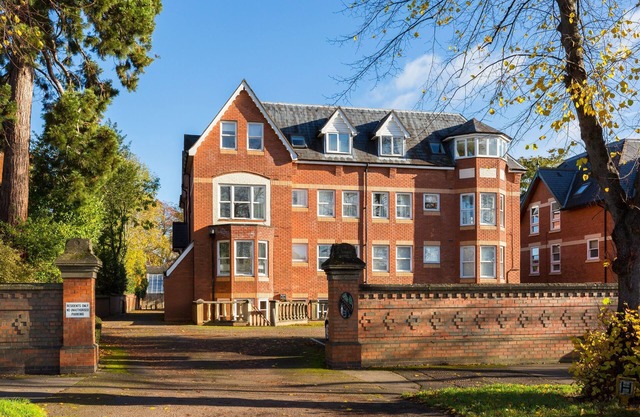 Cosy 2 Bed Apartment, Free Parking, Leamington Spa