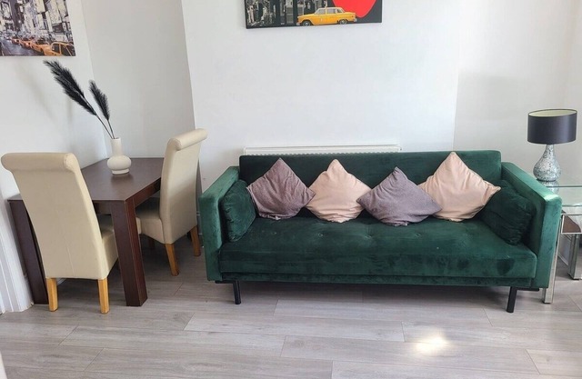 Cosy 2 Bedroom Flat-Newport (F2)