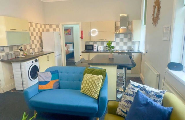 Cosy 3BR w/Smart TV , Wifi, Washer/Dryer & Parking near Utilita Arena