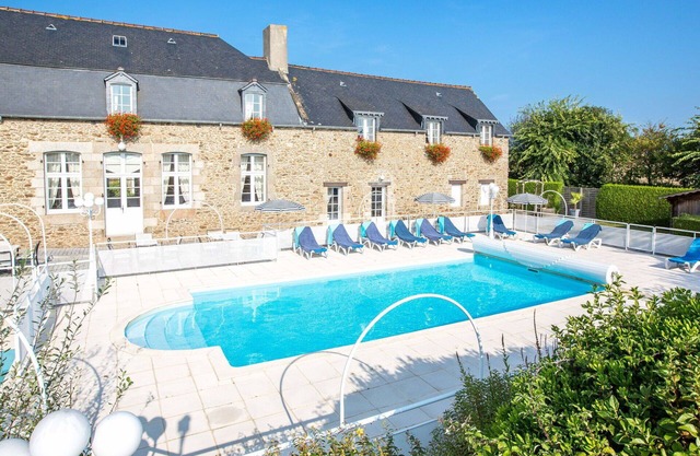Cosy apartment for 4 people with WIFI, pool, TV and terrace