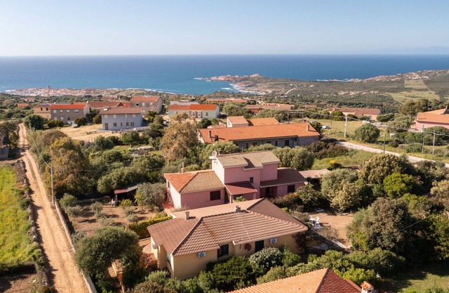 Cosy apartment for 6 guests with WIFI, A/C, TV and terrace