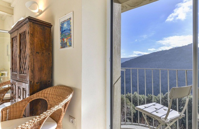 Cosy apartment for 2 people with WIFI, A/C, balcony and pets allowed