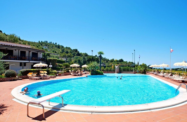 Cosy apartment for 2 people with A/C, WIFI, pool, TV, pets allowed and parking