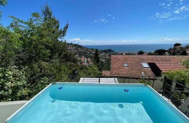 Cosy apartment for 4 guests with A/C, private pool, WIFI, TV, terrace and pets allowed