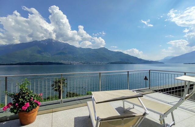 Cosy apartment for 4 guests with WIFI, A/C, TV, terrace and pets allowed