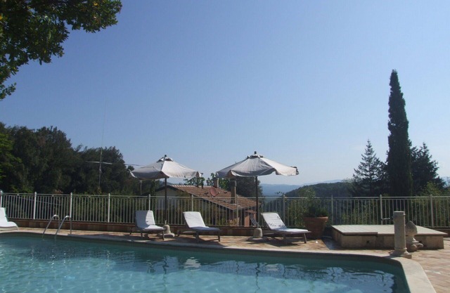 Cosy apartment for 4 guests with WIFI, pool, TV, patio and parking