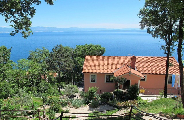 Cosy apartment for 4 guests with A/C, WIFI, TV and patio
