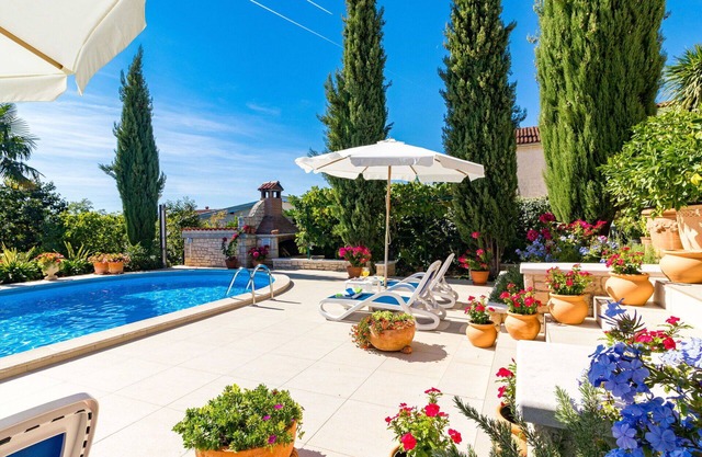 Cosy apartment for 4 guests with pool, WIFI, A/C, TV, terrace and pets allowed