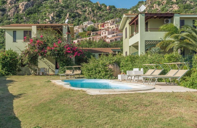 Cosy apartment for 4 people with pool, A/C, terrace and pets allowed
