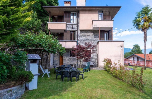 Cosy apartment for 5 people with WIFI, TV, patio and pets allowed