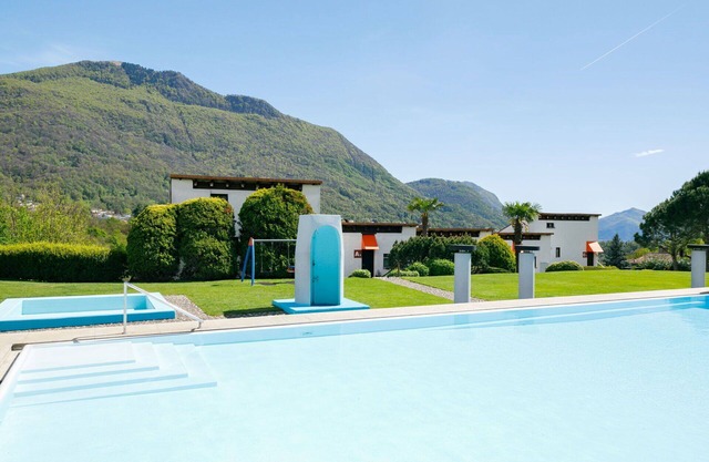 Cosy apartment for 5 people with WIFI, pool, TV, patio, pets allowed and panoramic view