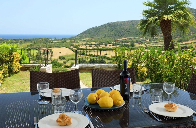 Cosy apartment for 6 guests with pool, A/C, WIFI, TV and terrace