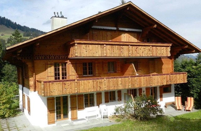 Cosy apartment for 6 people with WIFI, TV, balcony, pets allowed and parking