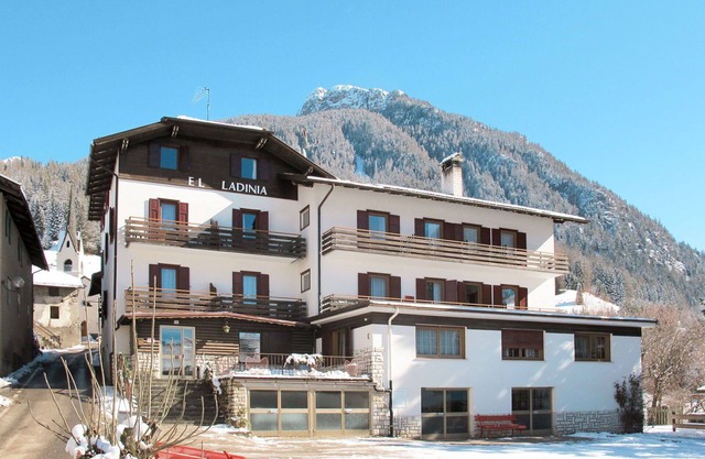 Cosy apartment for 7 guests with WIFI, TV, patio and pets allowed