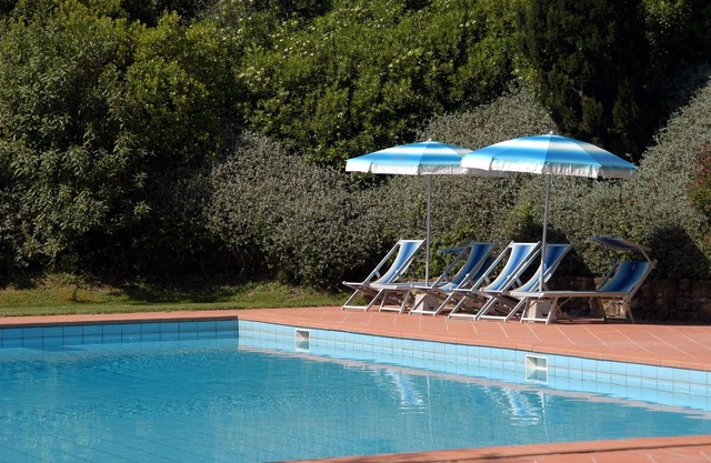 Cosy apartment for 8 guests with WIFI, A/C, pool, TV and pets allowed, close to San Gimignano