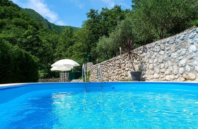 Cosy apartment for 9 people with A/C, pool, WIFI, TV, terrace and parking