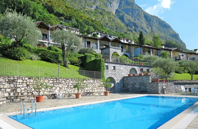Cosy apartment for 4 people with pool, WIFI, TV, terrace and pets allowed