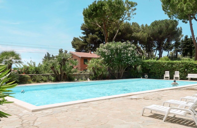 Cosy apartment for 4 guests with A/C, pool, WIFI, TV, terrace and pets allowed