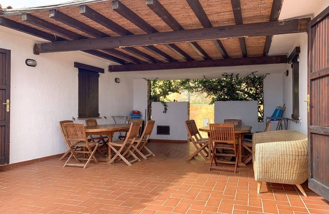 Cosy apartment in villa for 10 people with A/C, TV, terrace and pets allowed