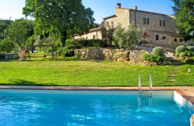 Cosy apartment in villa with pool, WIFI, A/C, TV, terrace, panoramic view, close to San Gimignano