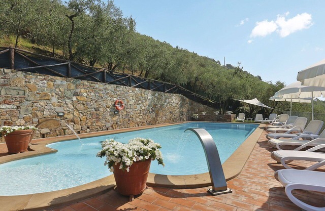 Cosy apartment in villa for 4 guests with pool, WIFI, TV, patio and pets allowed