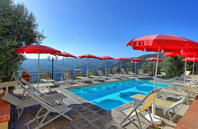 Cosy apartment in villa with pool, A/C, WIFI, TV, patio, pets allowed and panoramic view