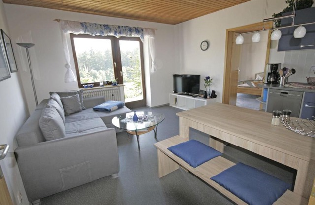 Cosy apartment with terrace and garden access in a quiet wooded area
